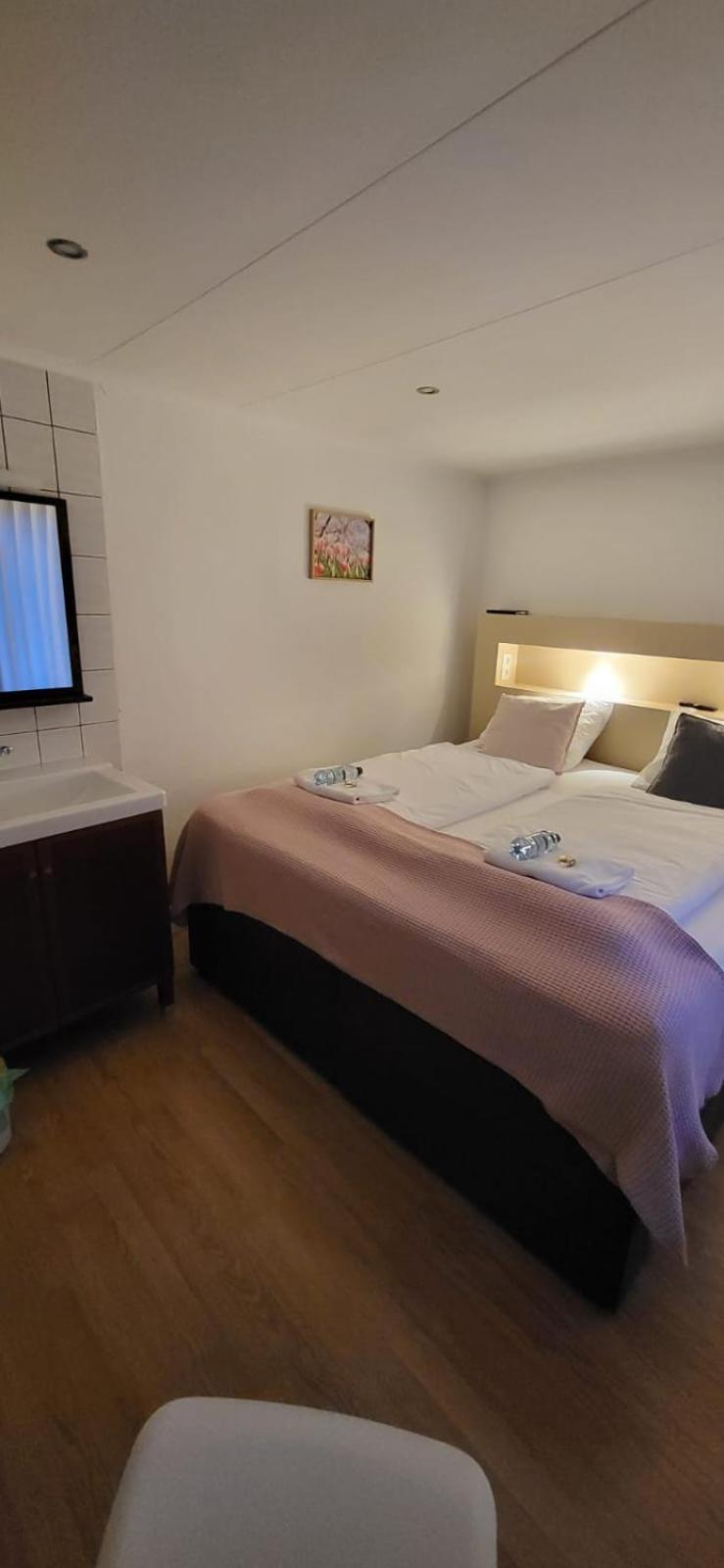 Zum Schneider Bed and Breakfast Finkenberg Eksteriør billede